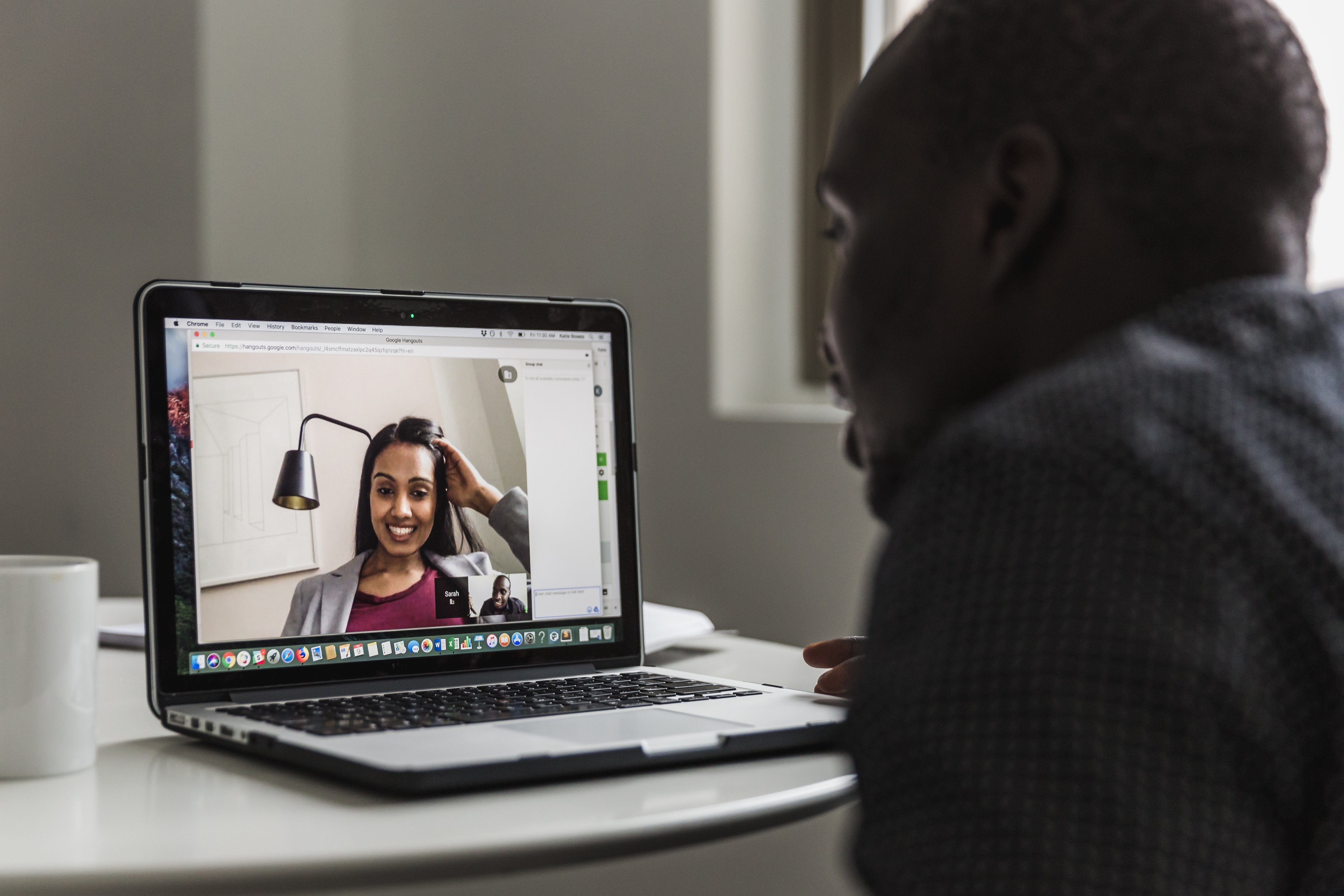 Picture of a pair of people on video chat with each other